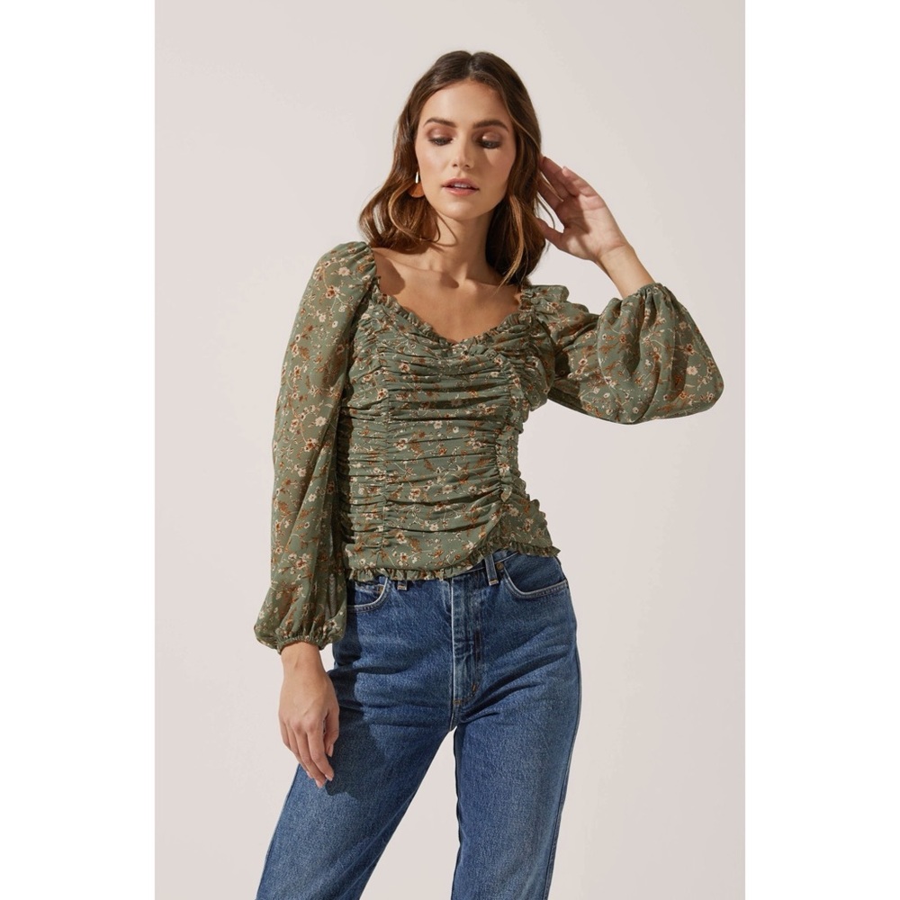 ASTR RUFFLE SQUARE NECK LONG SLEEVE FLORAL TOP SIZE MEDIUM